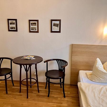 Pension Karnet Prag Exteriör bild
