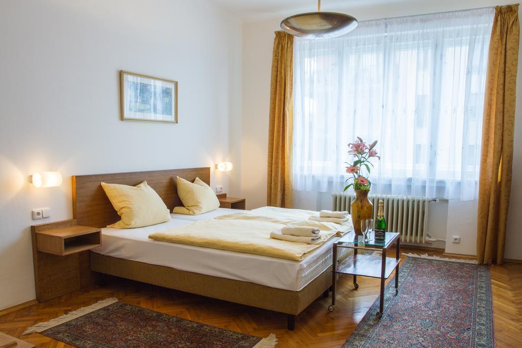 Pension Karnet Prag Rum bild