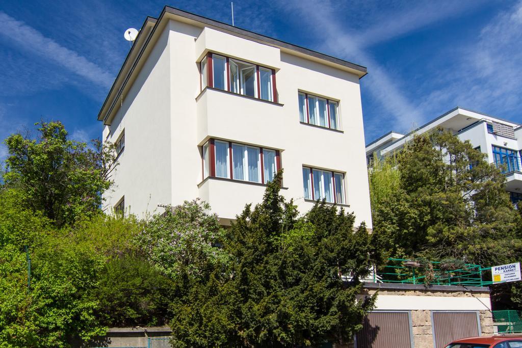 Pension Karnet Prag Exteriör bild