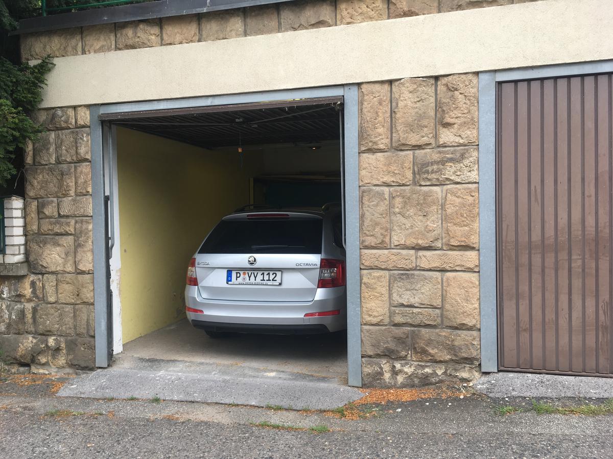 Pension Karnet Prag Exteriör bild
